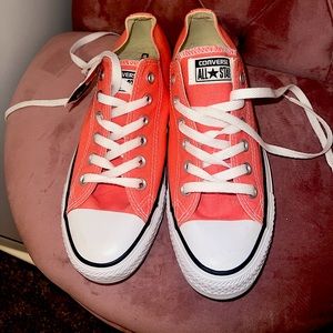NWT Coral converse sneakers size 8
